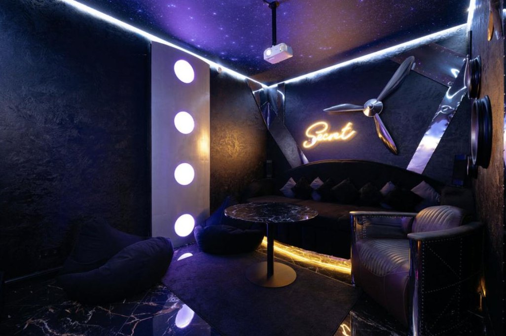 Aviator — private cinema room